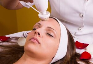 Caucasian woman at the beautician.