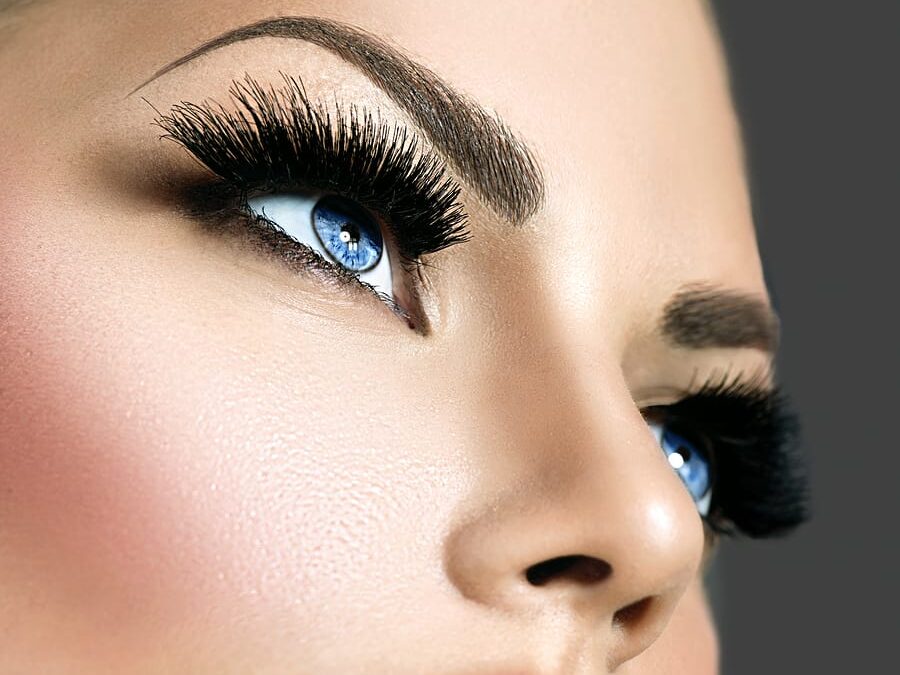 4 Causes of Eyelash Loss