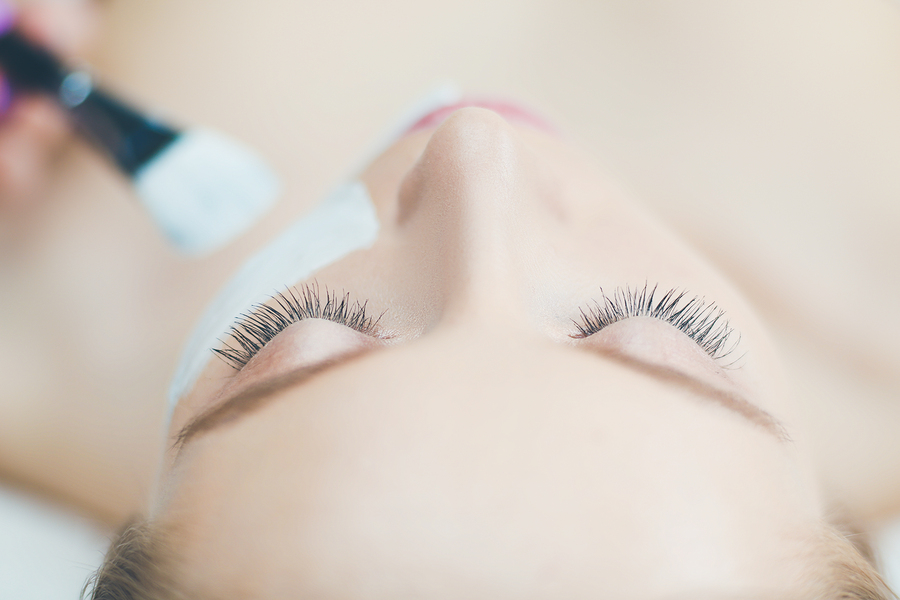 What is the Difference Between a Chemical Peel and Microdermabrasion?